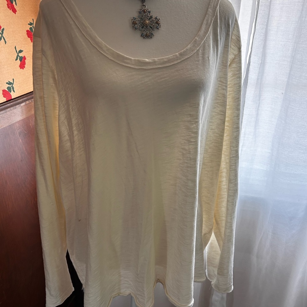 Women's Cream Long-Sleeve Scoop Neck Top 2XL